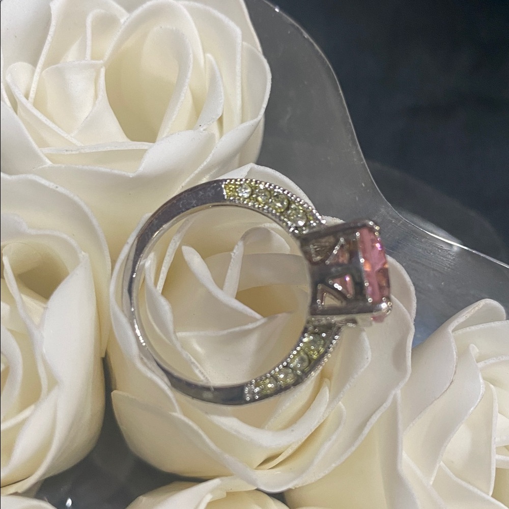 Size 7-1/2 Statement Ring - Picture 4 of 4